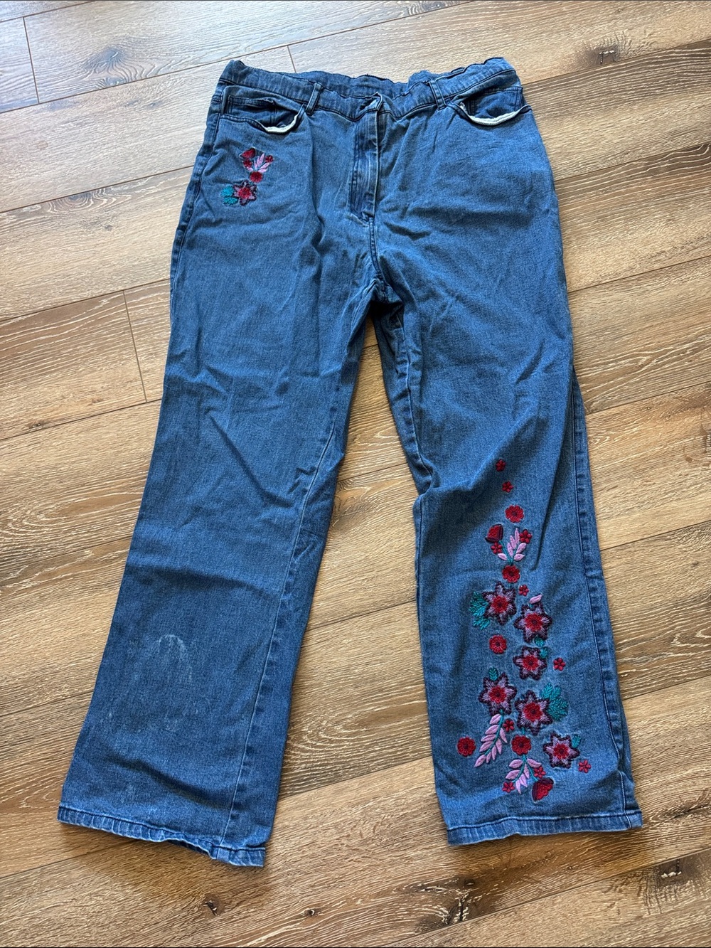 The Pyramid Collection Blue Wide-Leg Jeans with Red Floral Embroidery Size: 16
